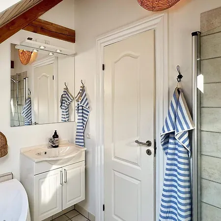 Two-bedroom Holiday In 6 * Blavand